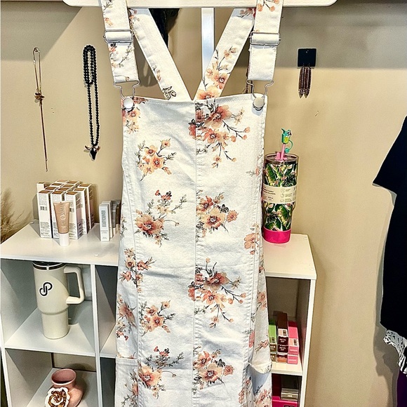 NWOT No Boundaries Ivory Floral Overall Dress - Picture 8 of 9